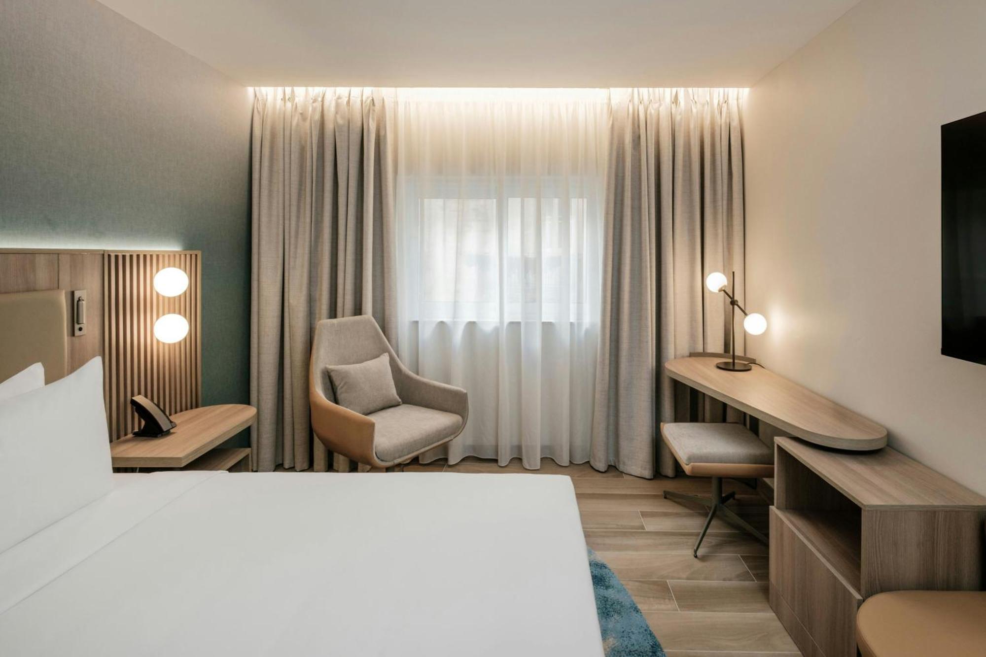 Courtyard By Marriott Sliema Hotel ภายนอก รูปภาพ